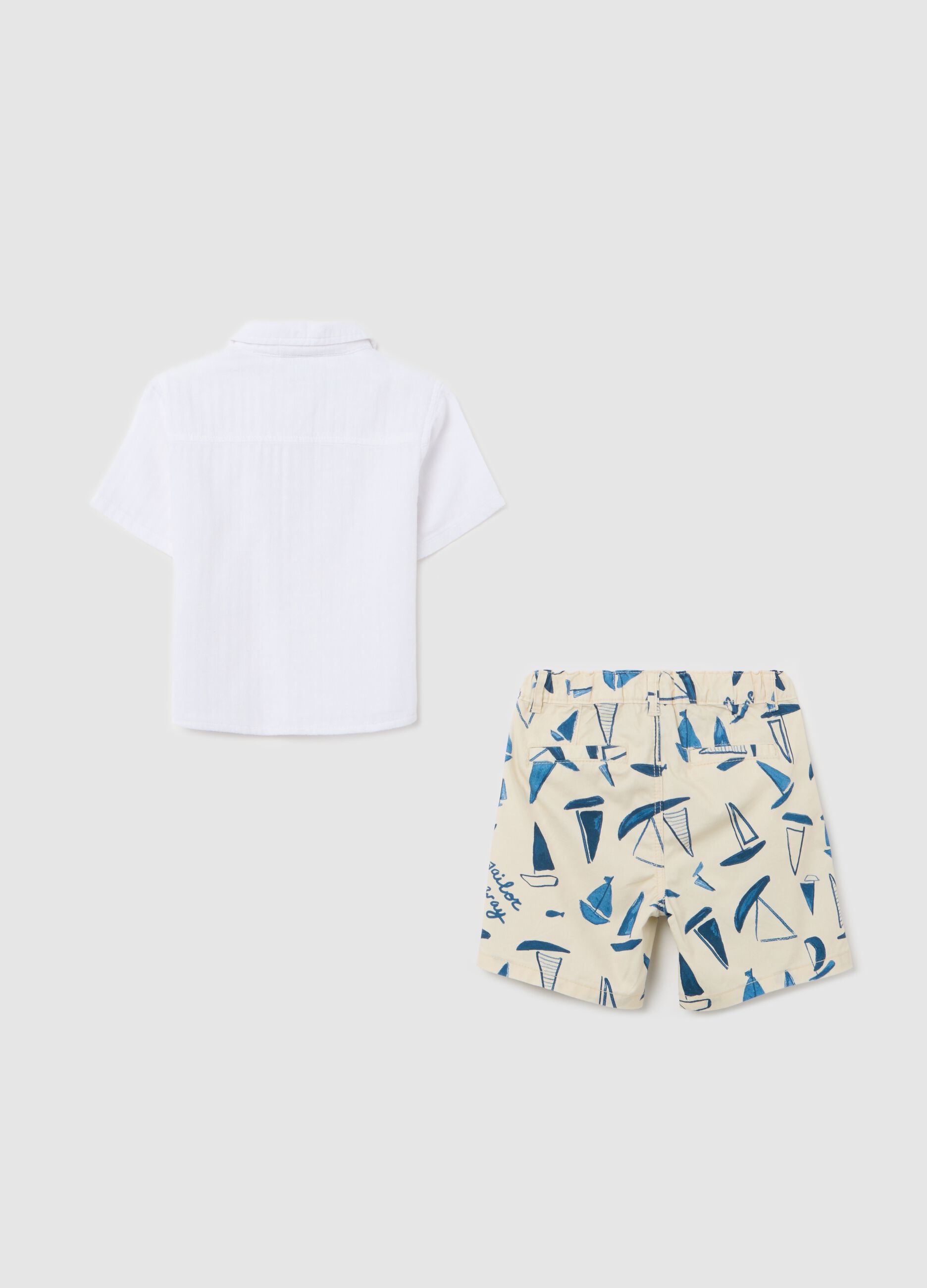 Set with white shirt and patterned Bermuda shorts