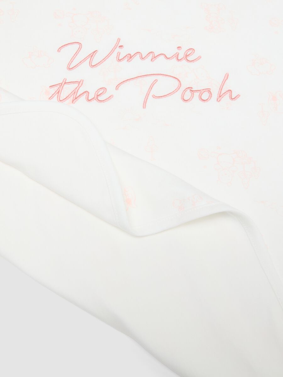 White organic cotton baby girl blanket with Winnie-the-Pooh_2