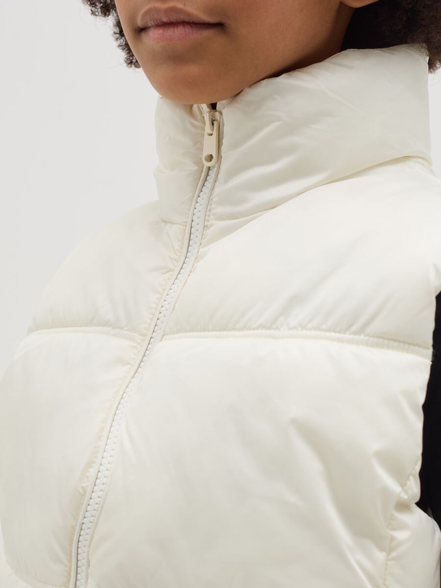 Quilted gilet in water-repellent fabric_2