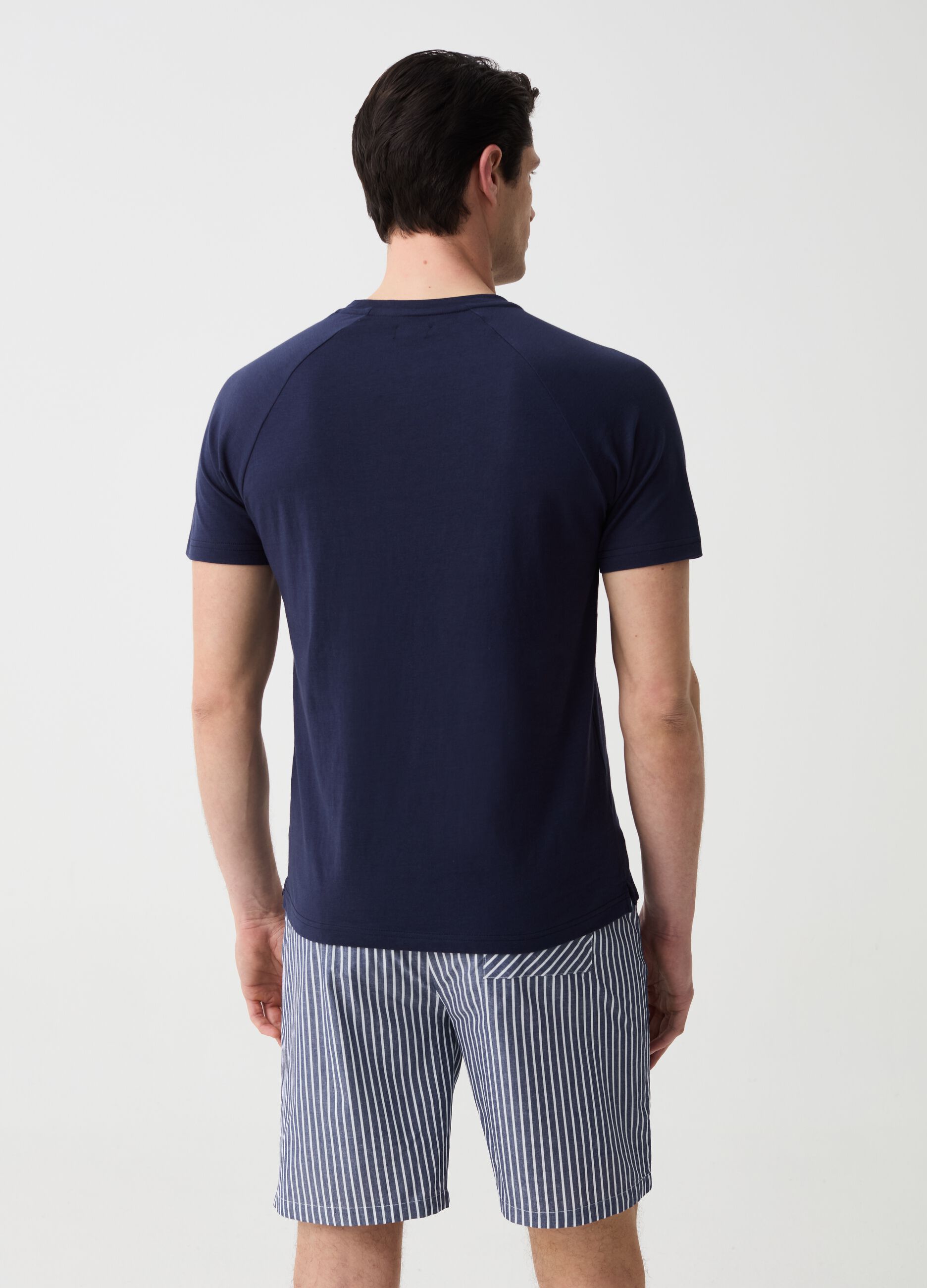 Short pyjamas with round neck with V detail