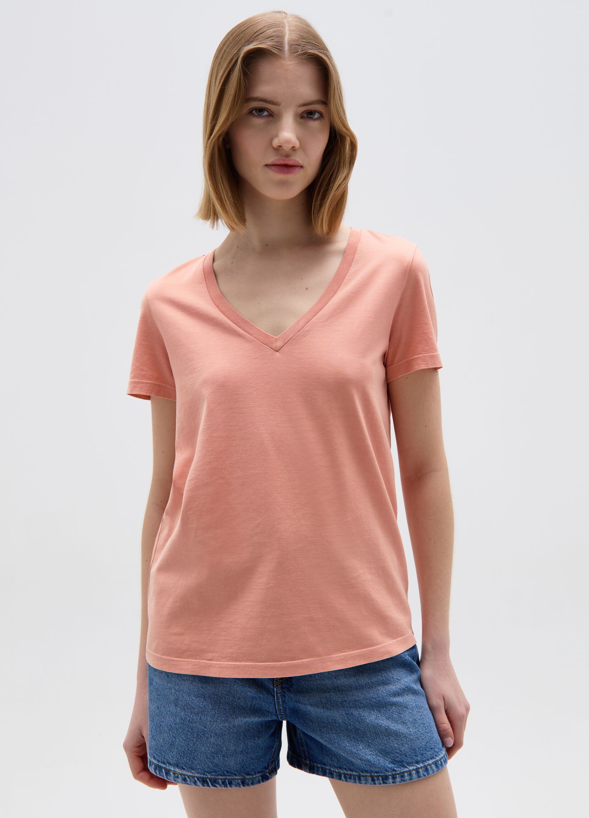 T-shirt in cotone con scollo a V