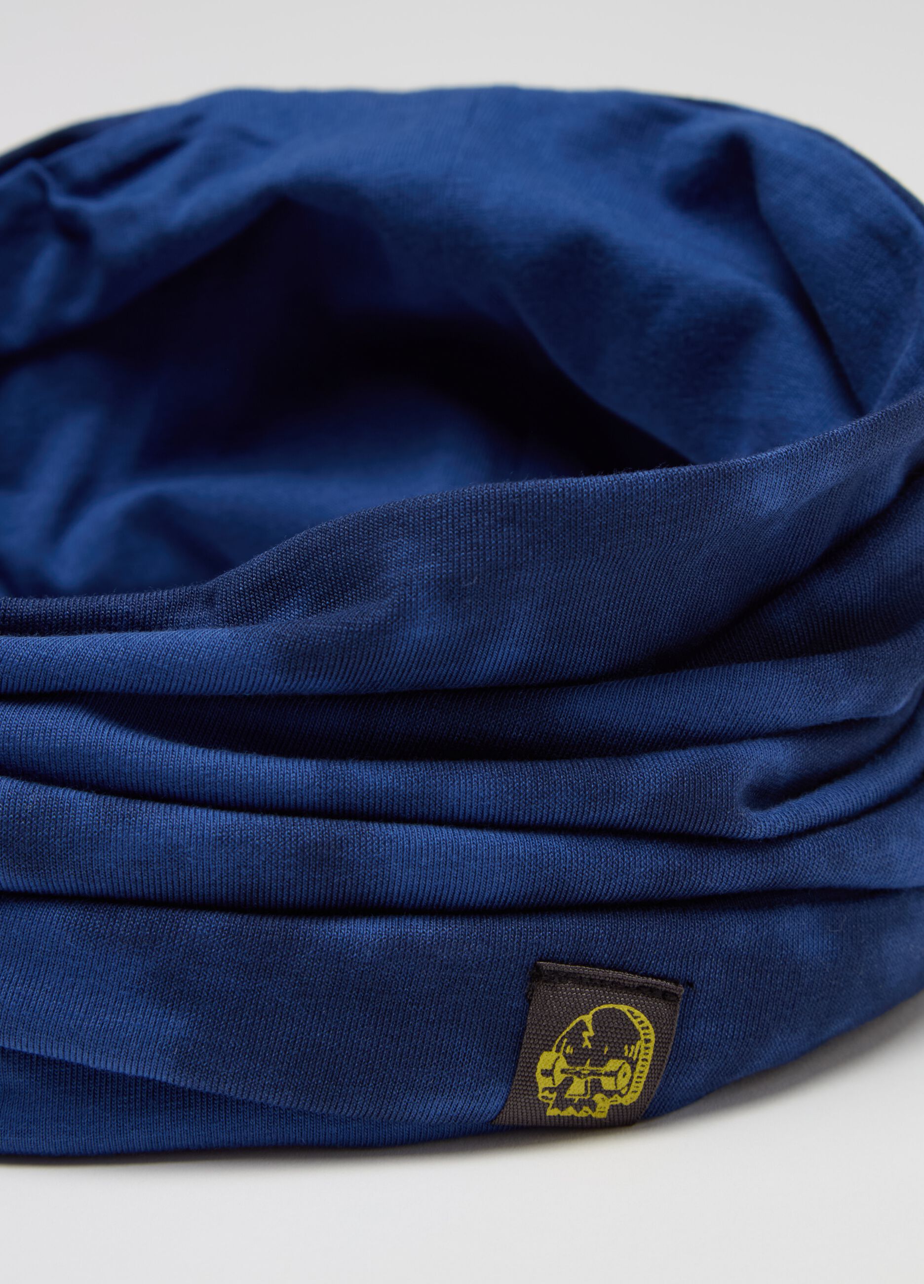 Neck warmer with tie-dye print