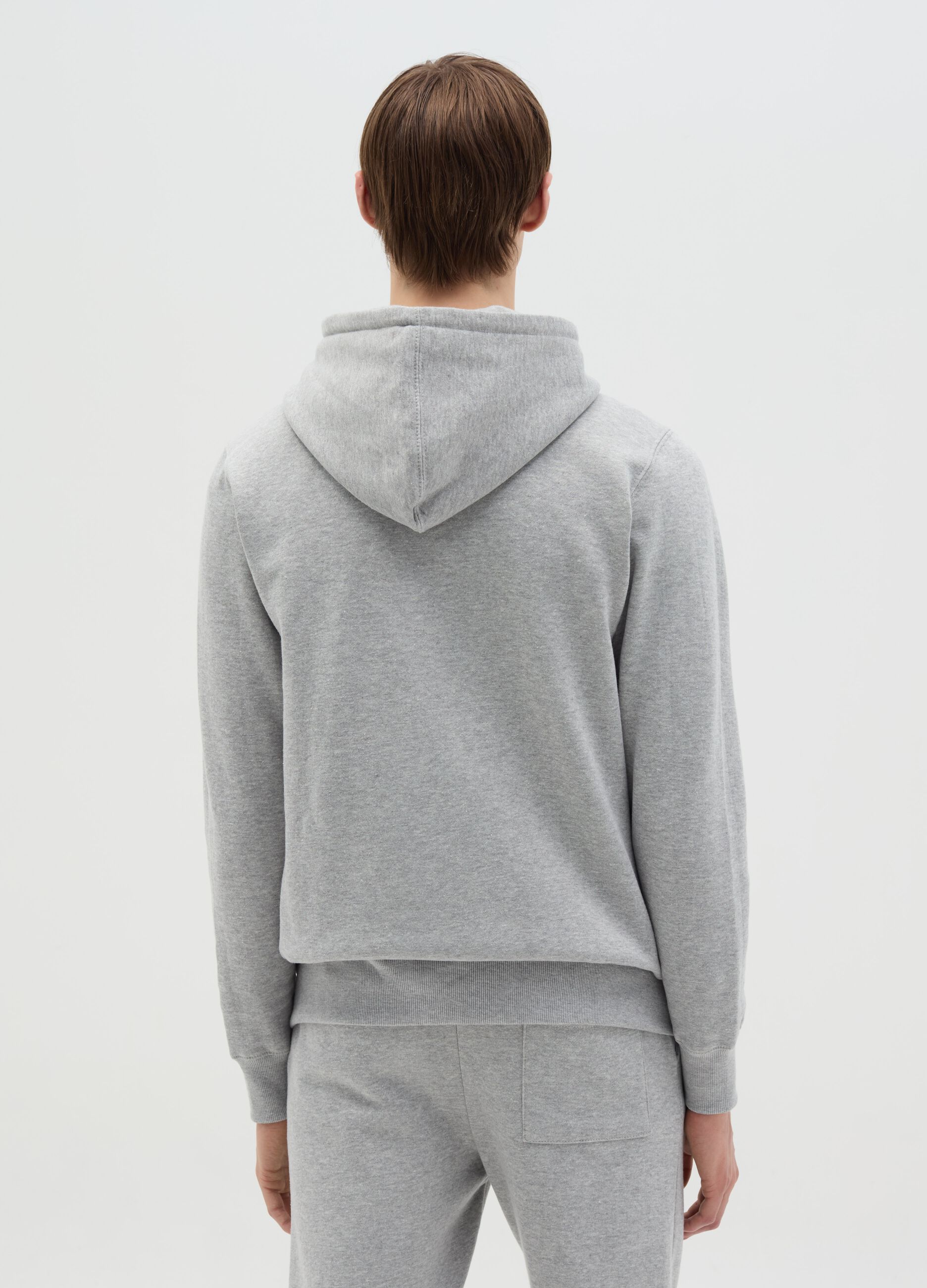 Essential full-zip sweatshirt with hood