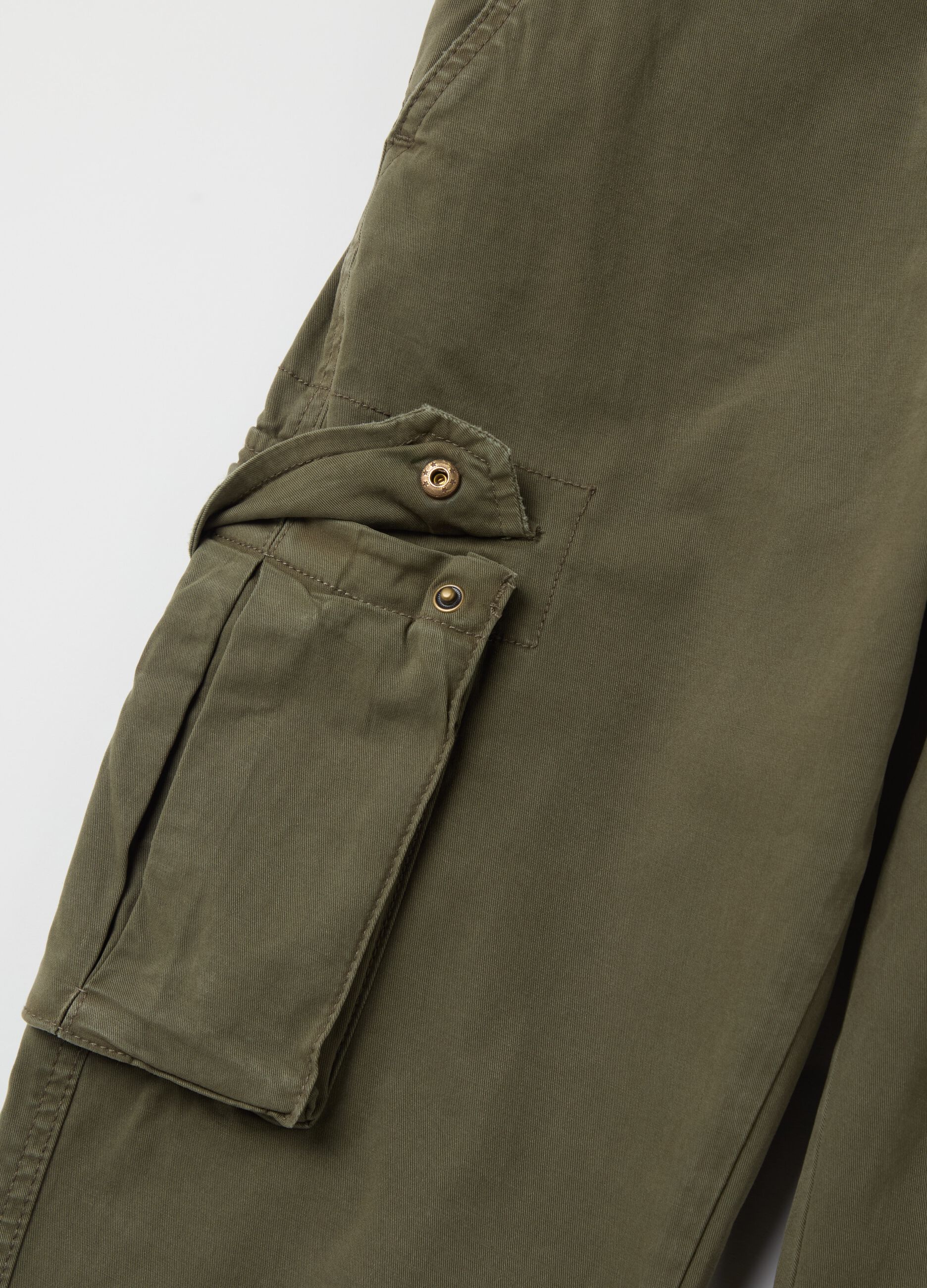 Pantaloni cargo in twill