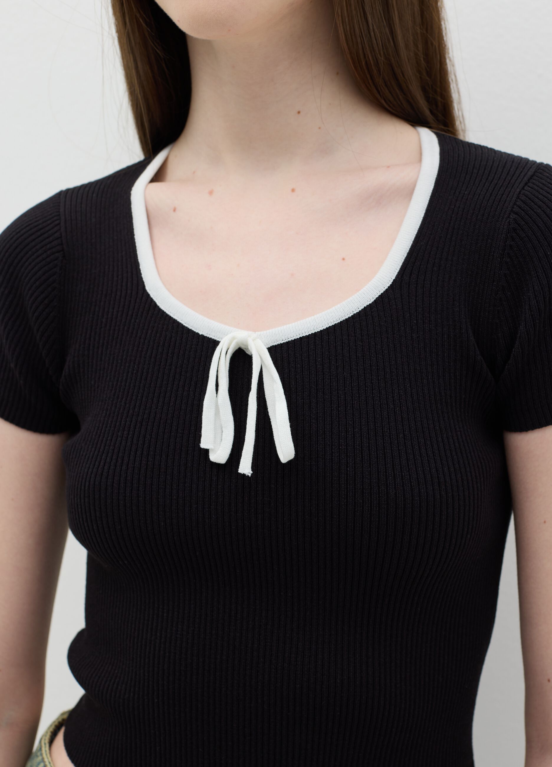 Ribbed top with bow