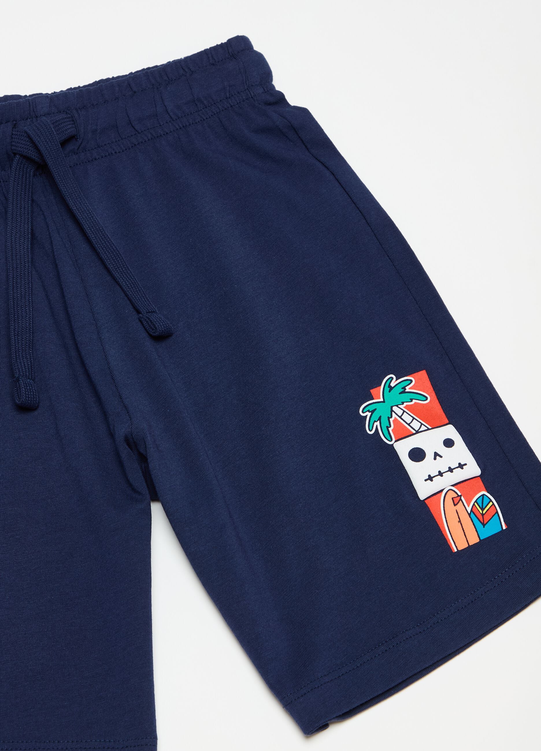 Bermuda shorts with print and drawstring