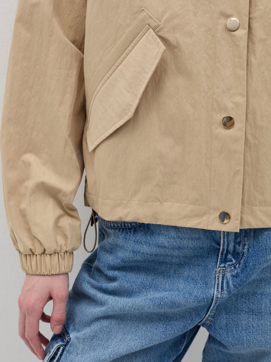 Short parka with hood and drawstring_3