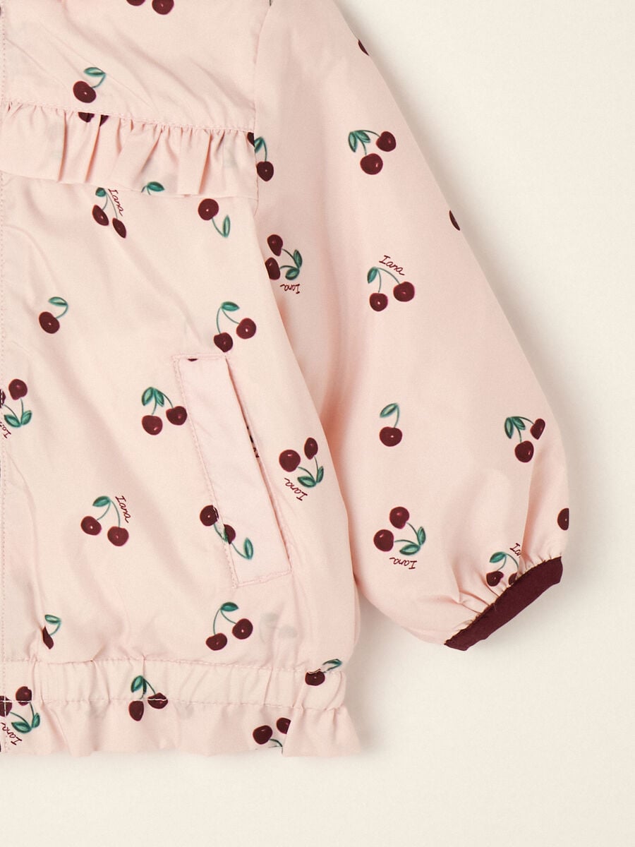 Giacca rosa imbottita con cappuccio e stampa ciliegie_1