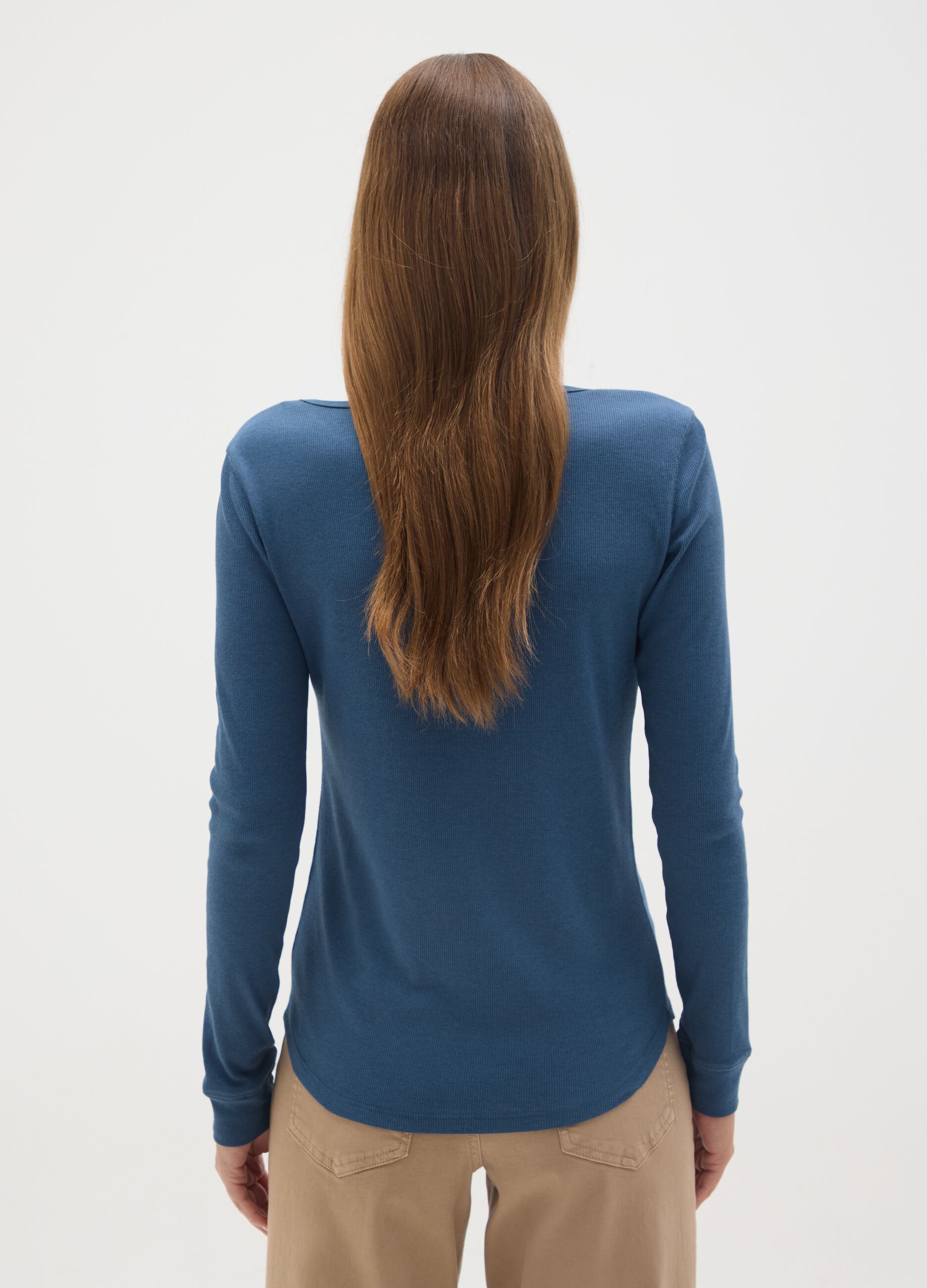 Long-sleeve blue maternity T-shirt with stretch fabric