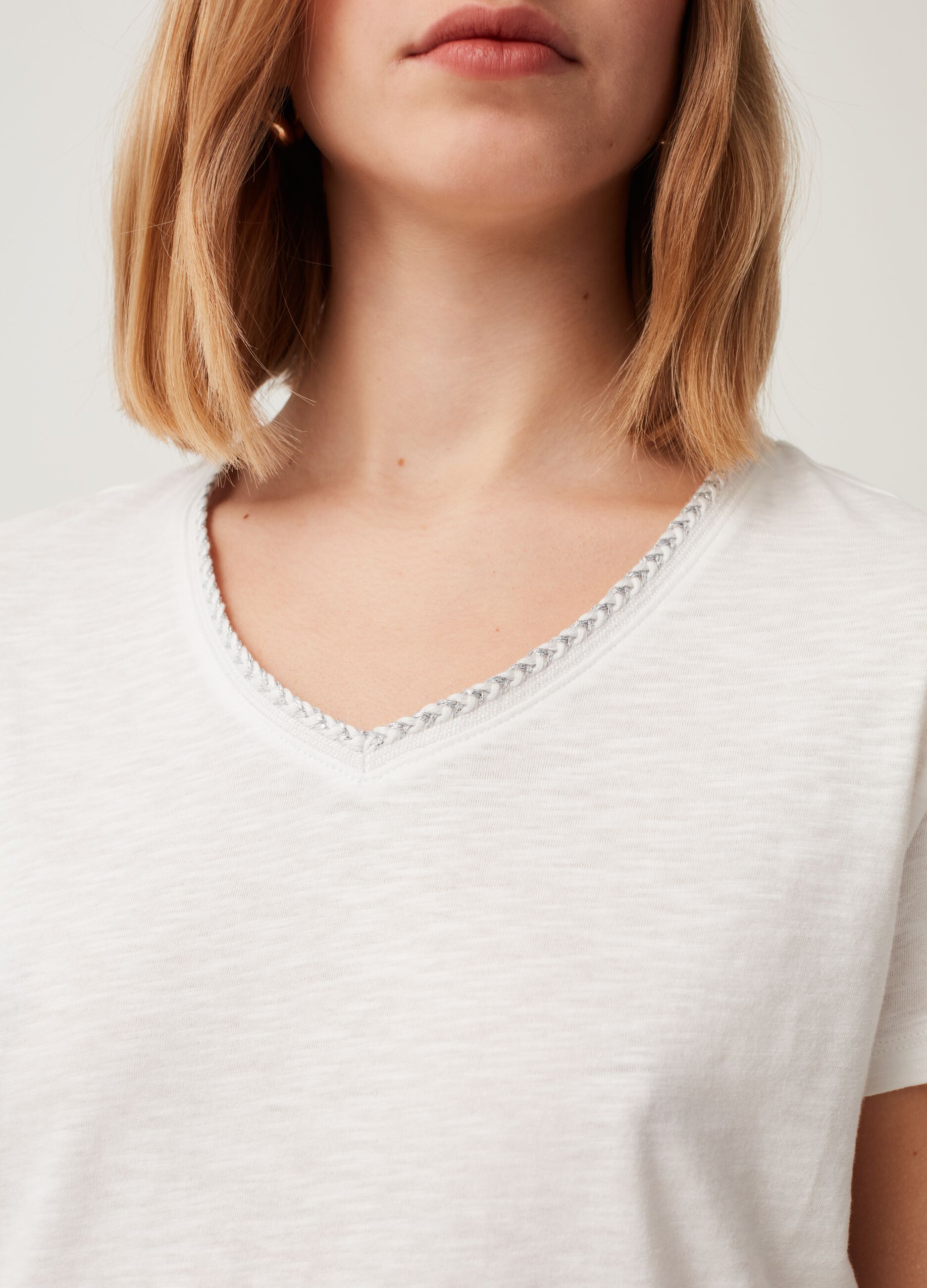 T-shirt con profilo intrecciato_3