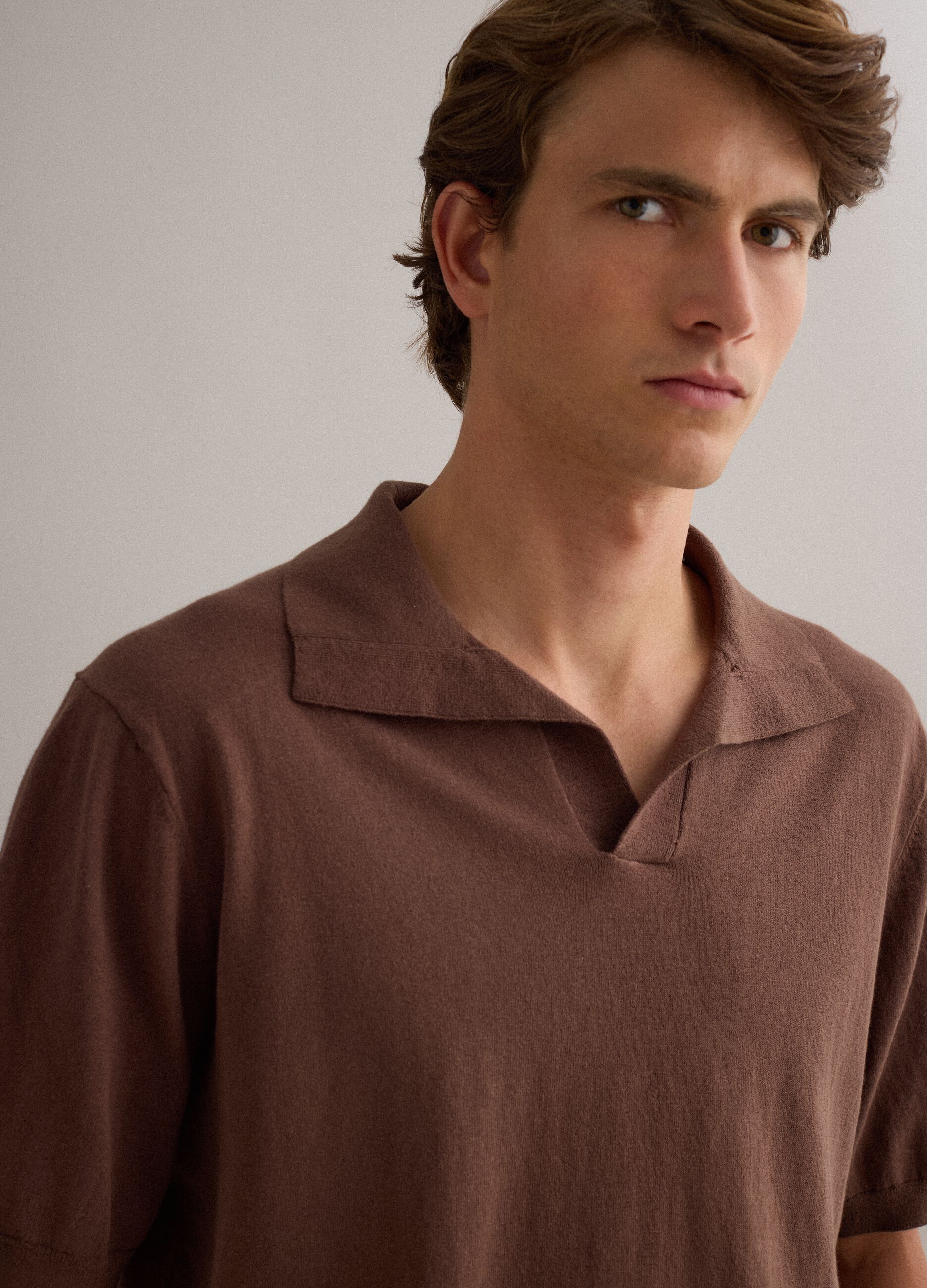 Short-sleeved brown polo shirt in pure cotton