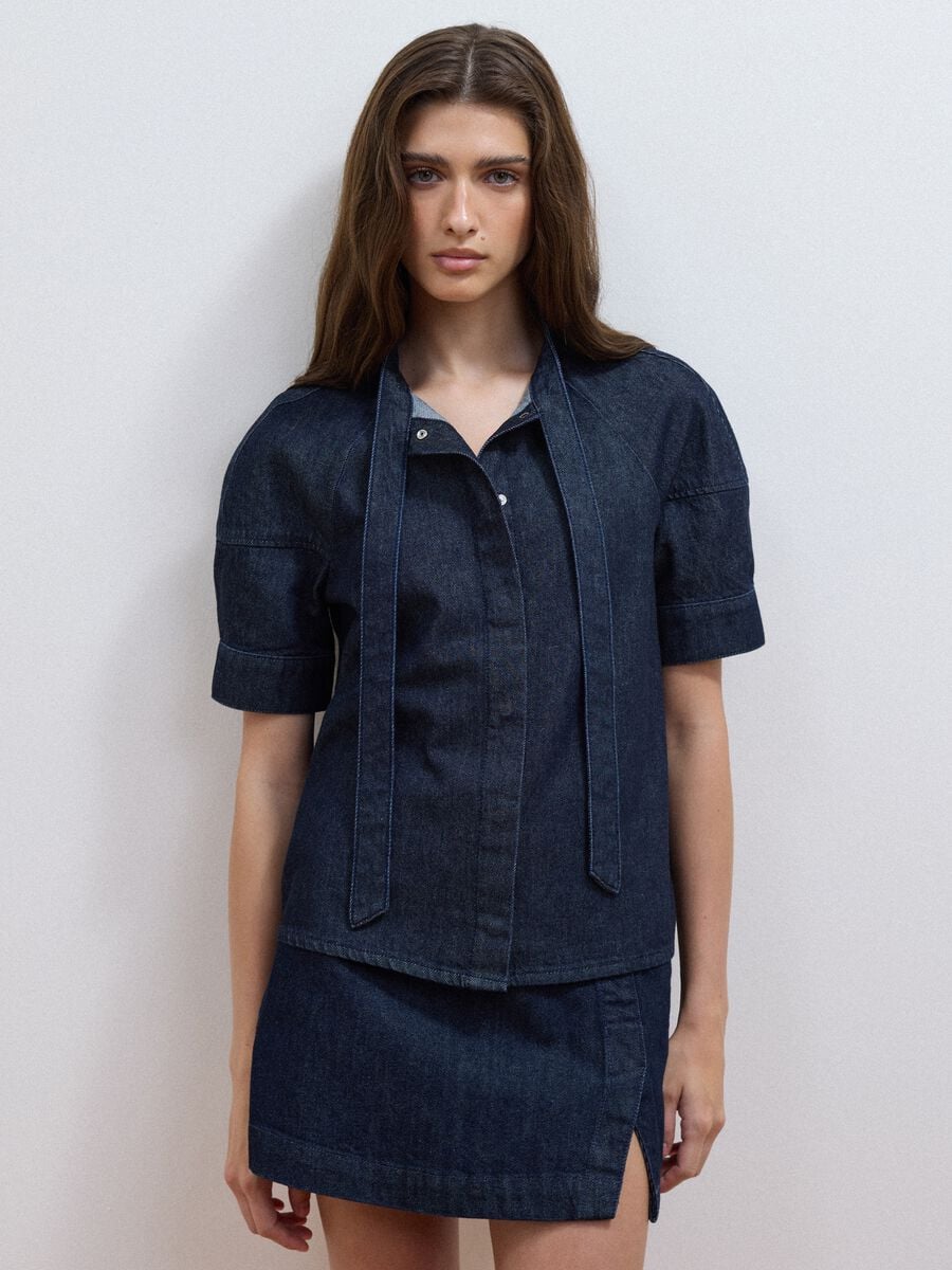 Camicia in denim di puro cotone a maniche corte con laccetto regular fit_1