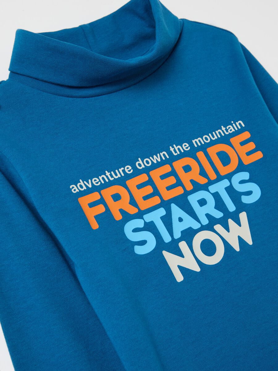 T-shirt with high neck and "Freeride starts now" print_2