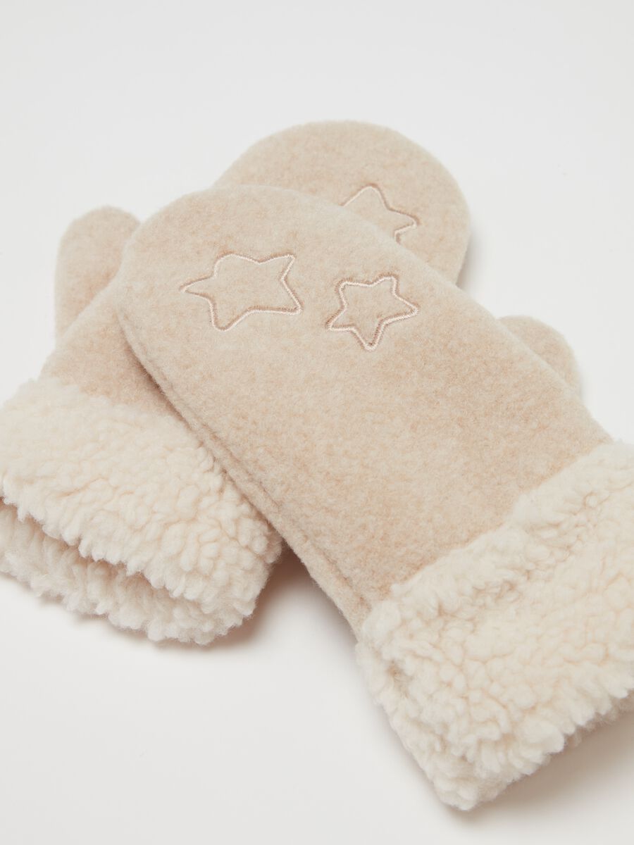 Sherpa mittens with small stars embroidery_2