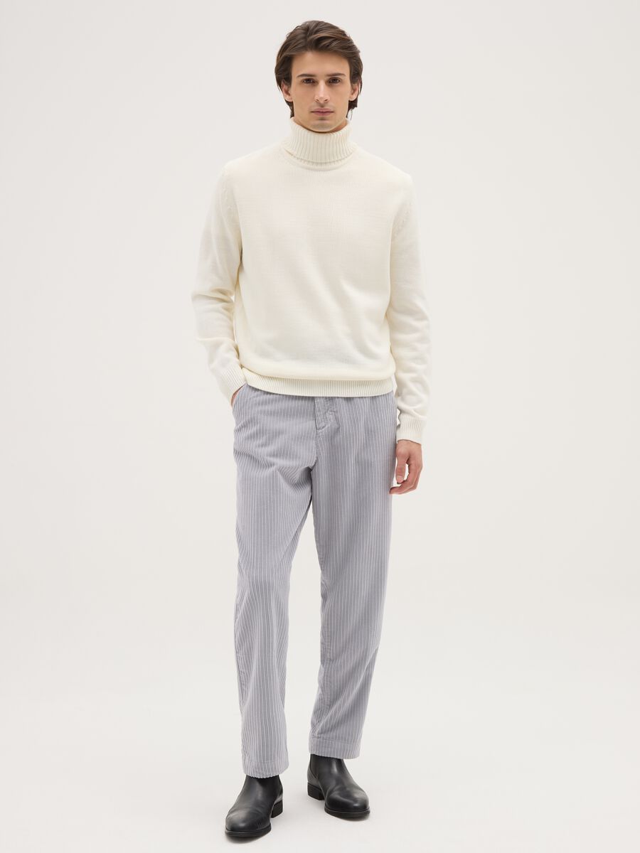 Grey cotton blend regular fit chino trousers_0