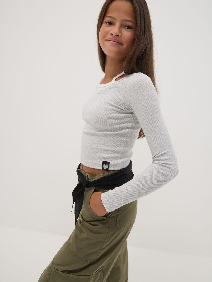 T-shirt grigia in cotone elasticizzato con spalline slim fit_2