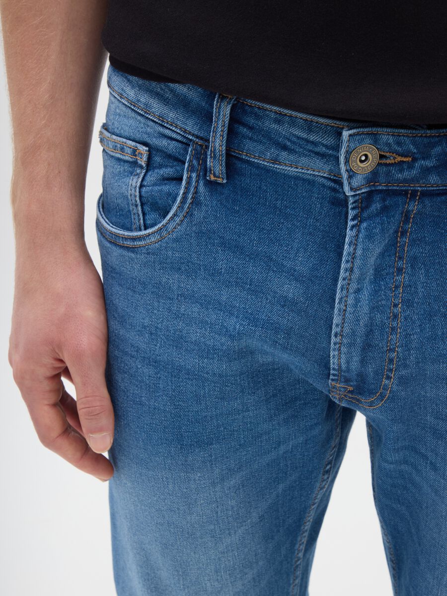 Jeans blu in denim elasticizzato_3