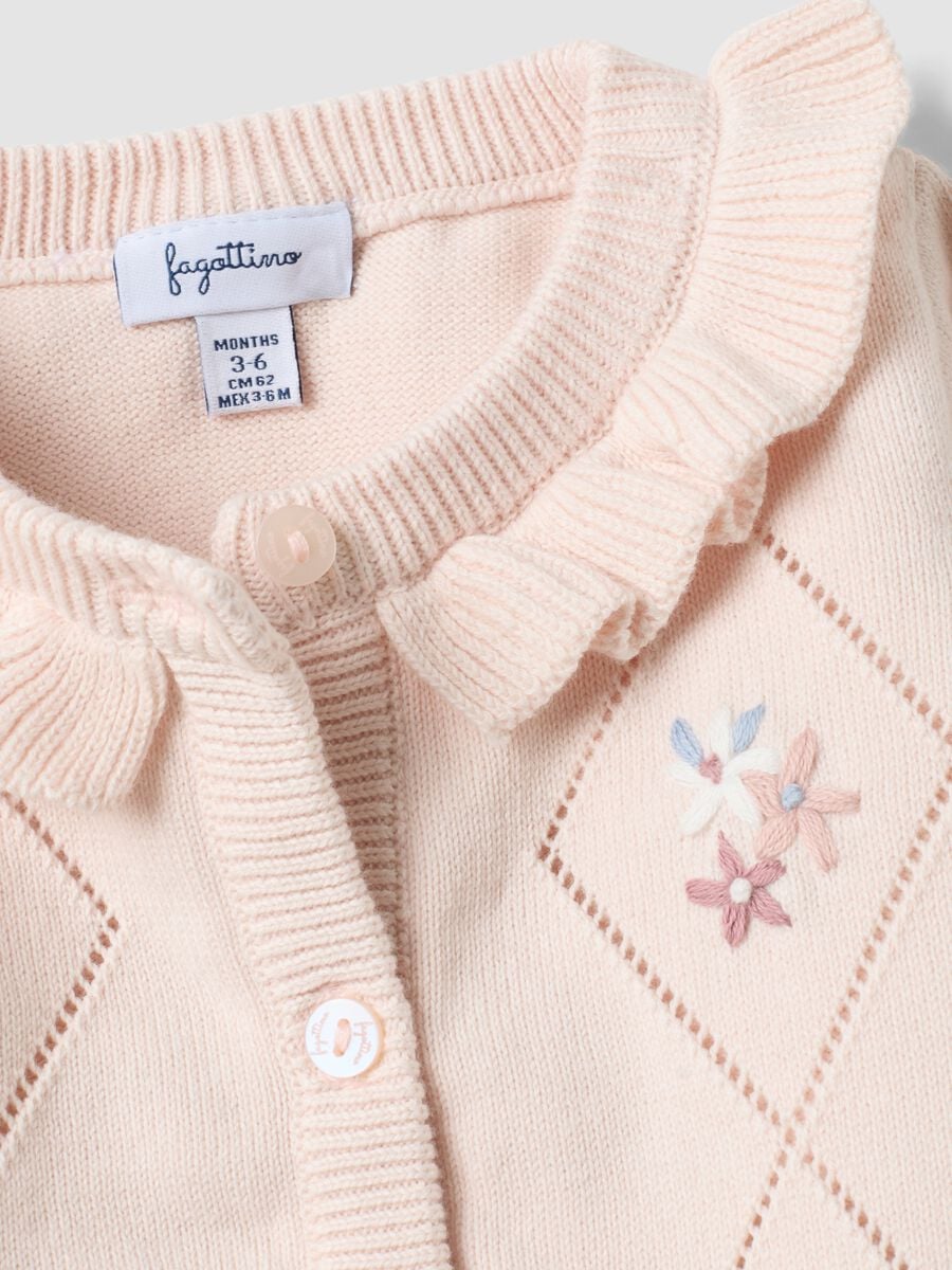 Cardigan rosa in puro cotone organico con colletto a volant per neonata_2