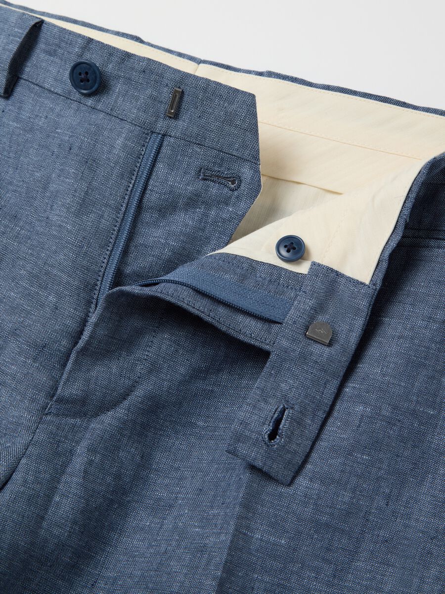 Contemporary slim-fit trousers in linen_5