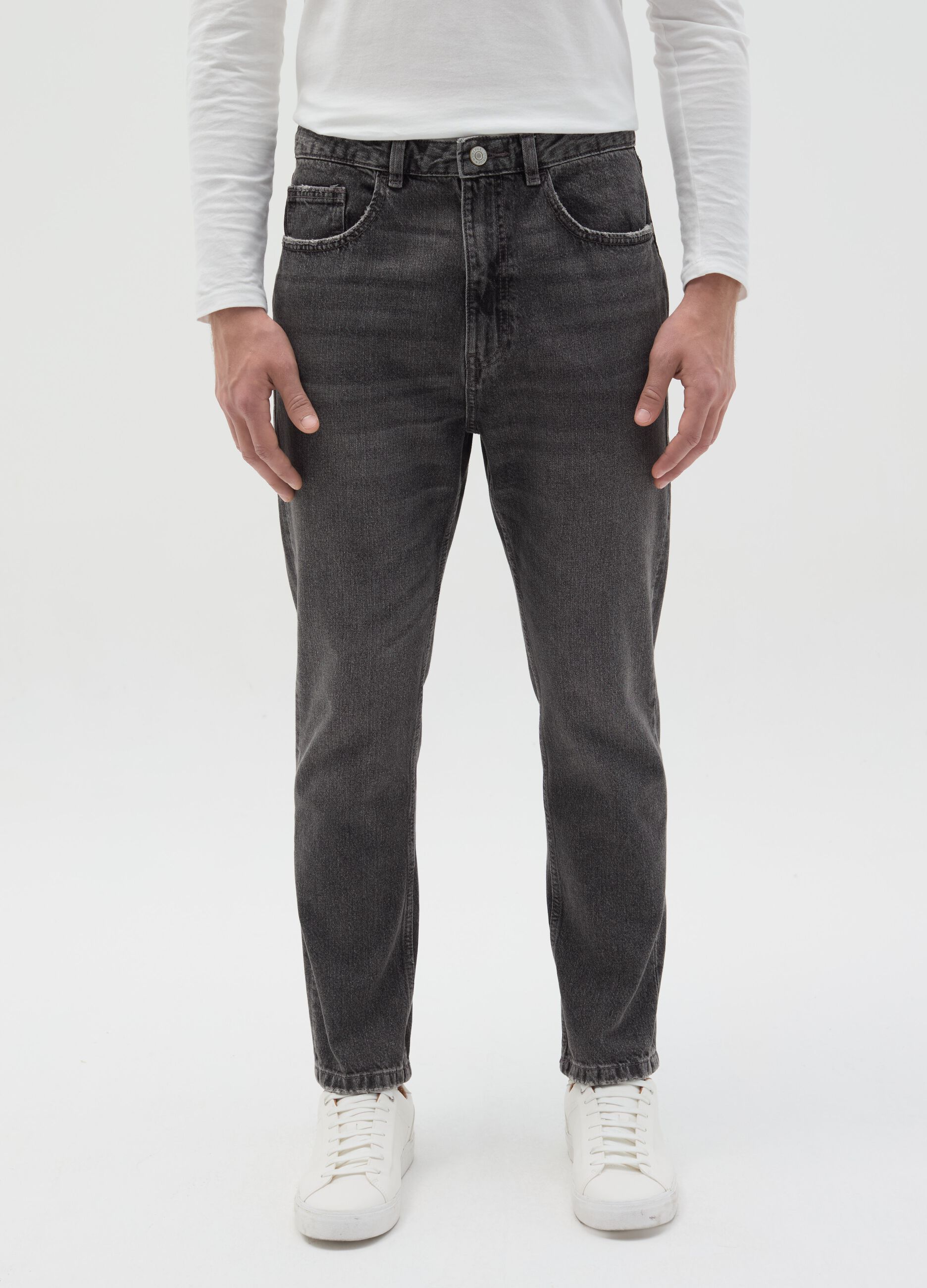 Carrot-fit jeans with fading