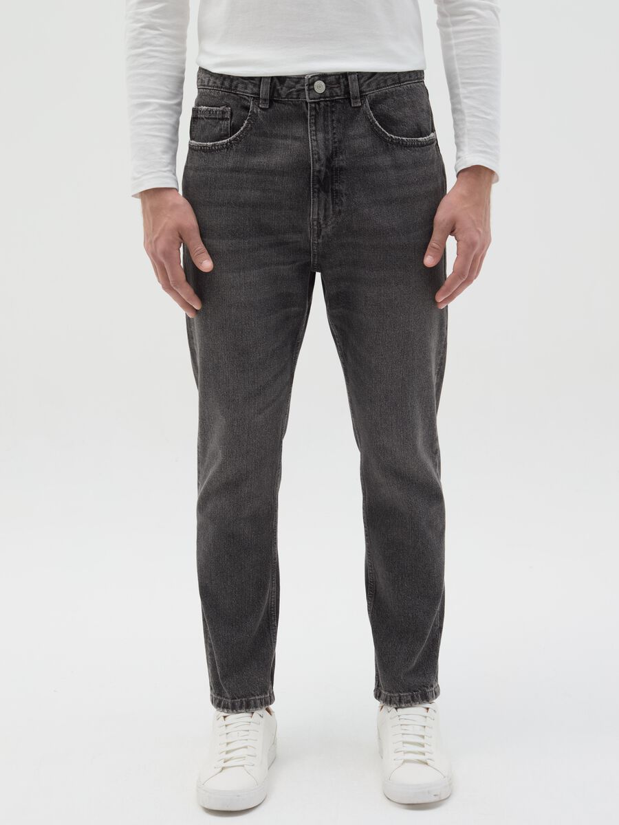 Carrot-fit jeans with fading_1