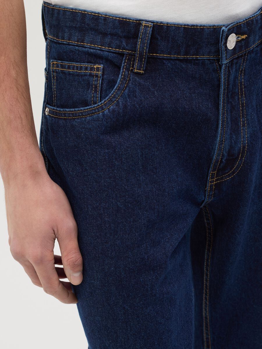 Slim-fit jeans with five pockets_2