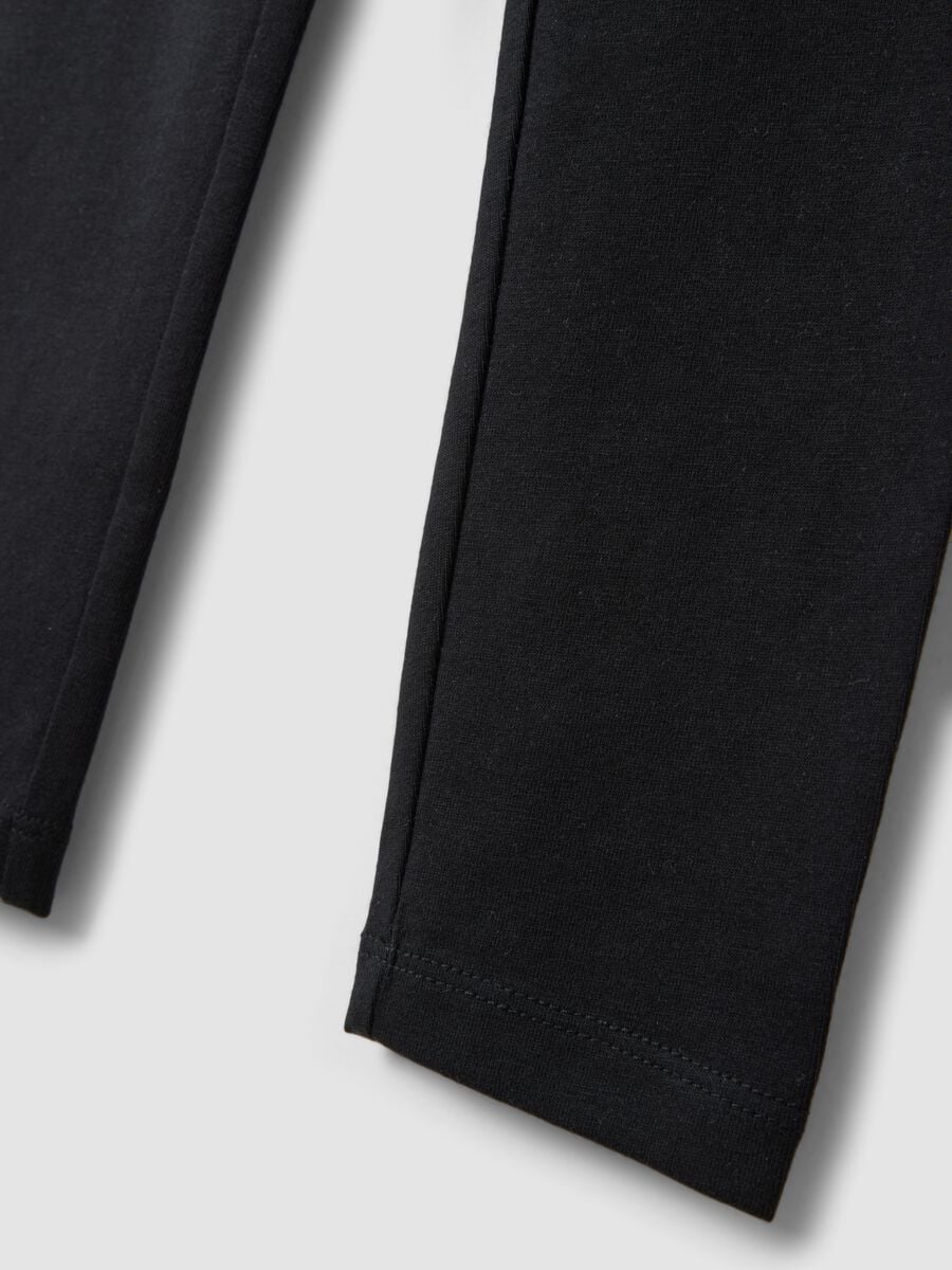 Leggings skinny neri in cotone organico elasticizzato per bambina_3