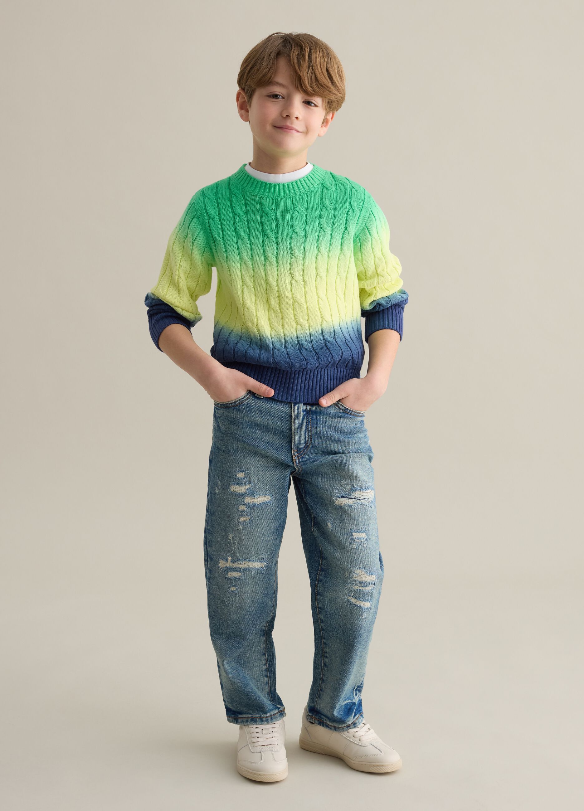 Regular-fit jeans with five pockets and abrasions