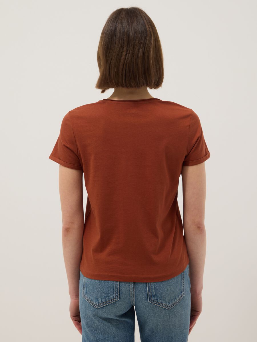 T-shirt a maniche corte in puro cotone marrone regular fit_1