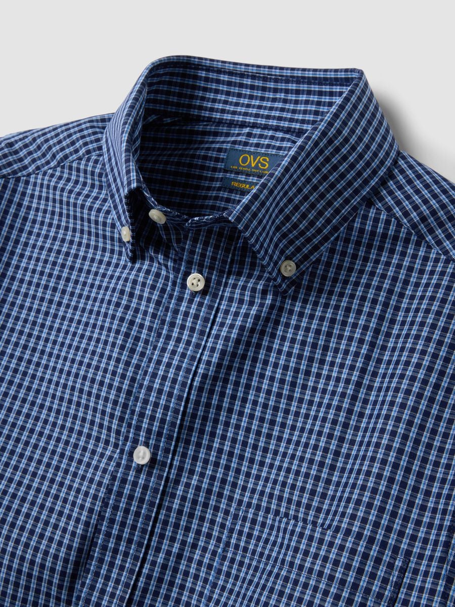 Camicia blu a quadri a maniche corte_5