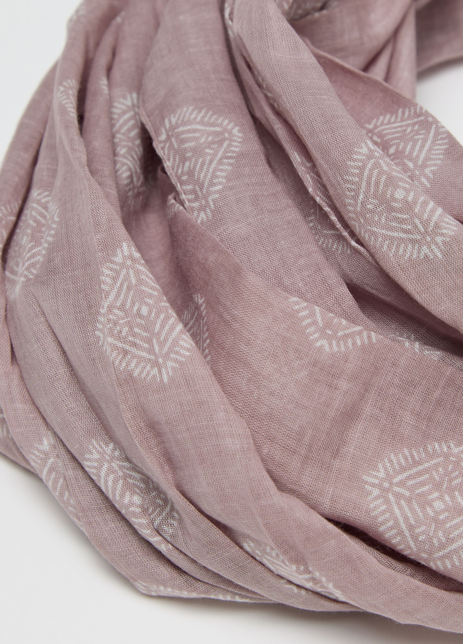 Cotton scarf with geometric motifs