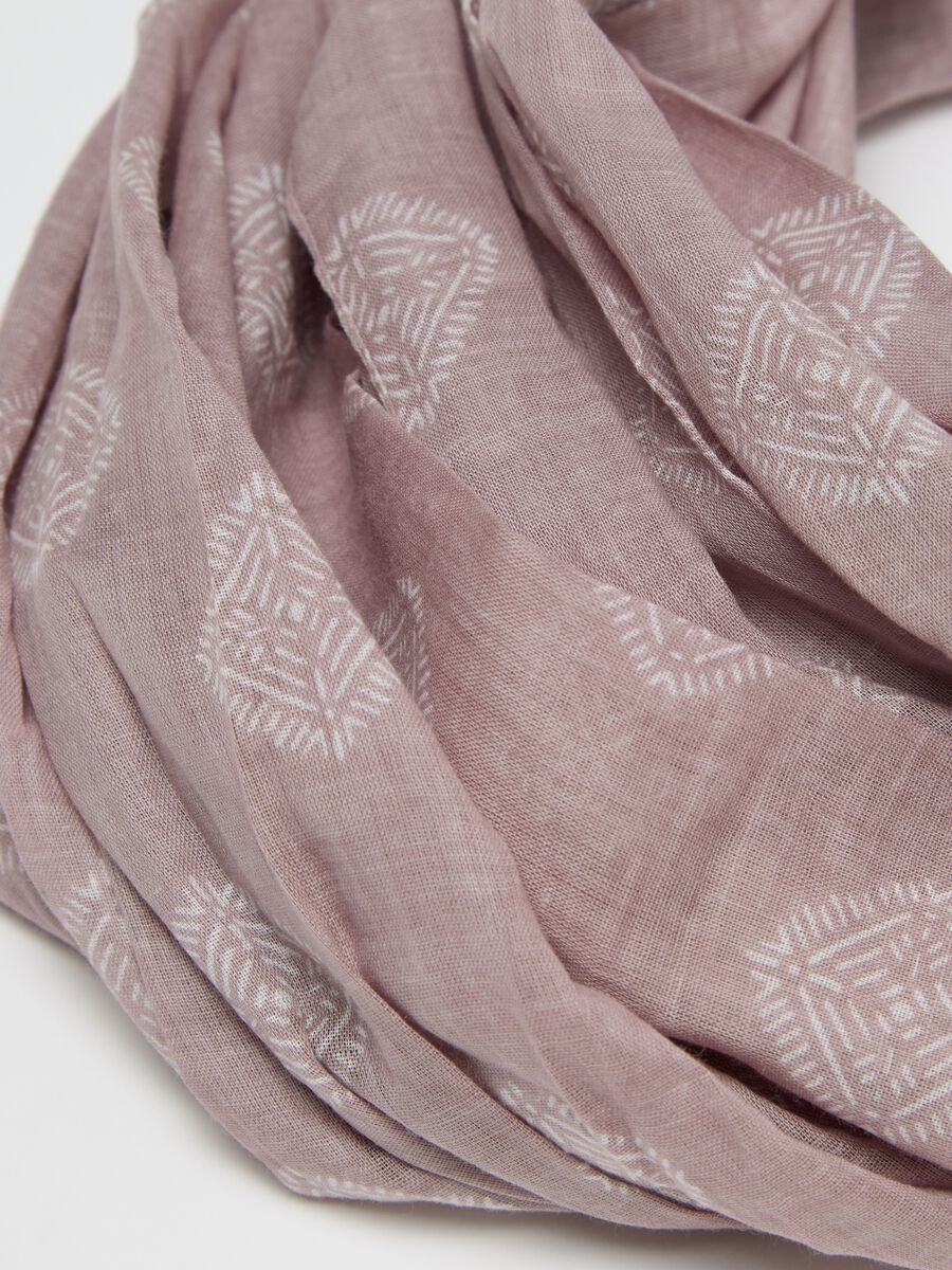 Cotton scarf with geometric motifs_1