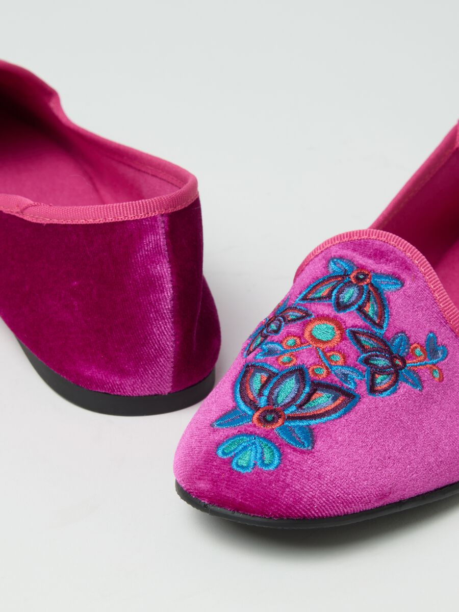 Purple Friulian shoes with embroidery_2