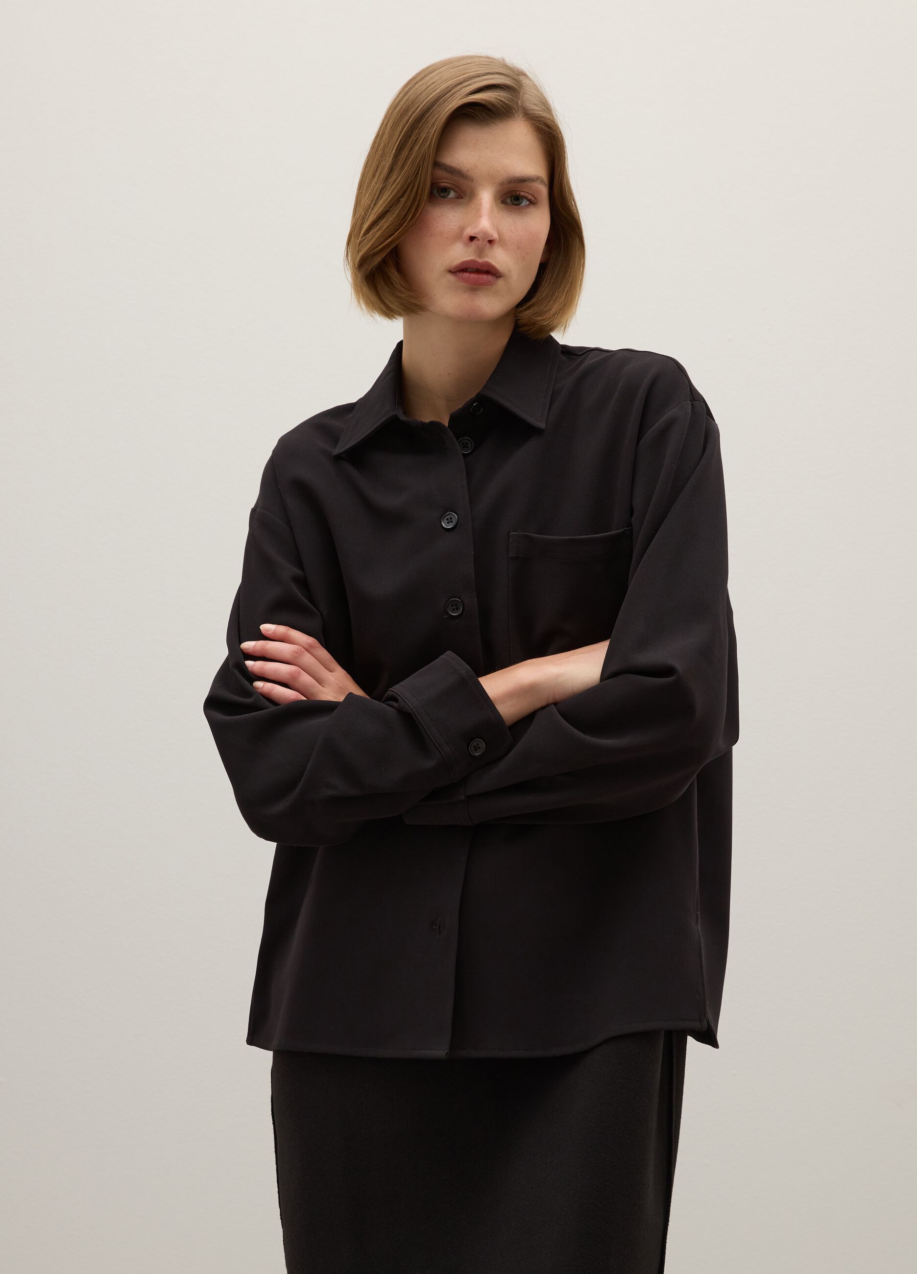 Black long-sleeve regular fit shirt
