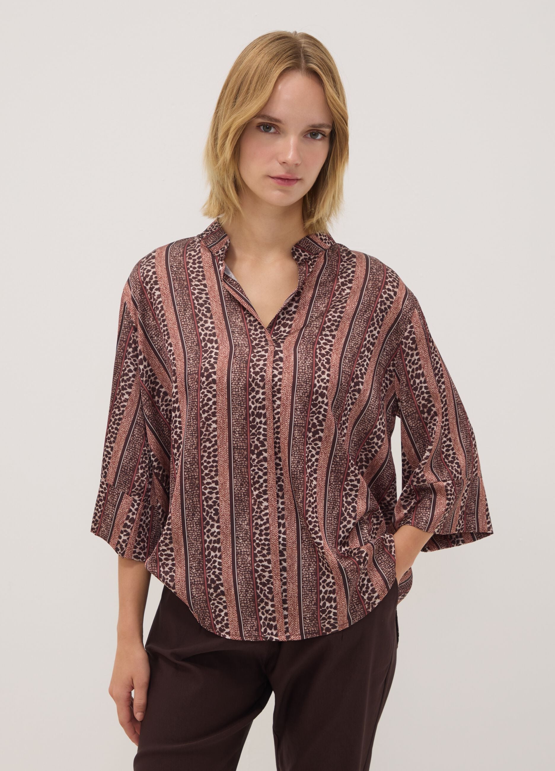 Blusa marrone regular fit con stampa a righe regular fit