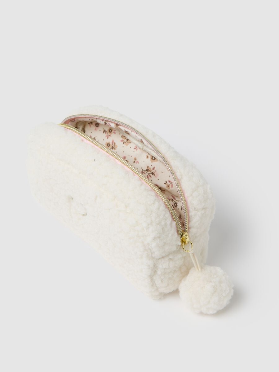 White pouch with embroidered heart_2