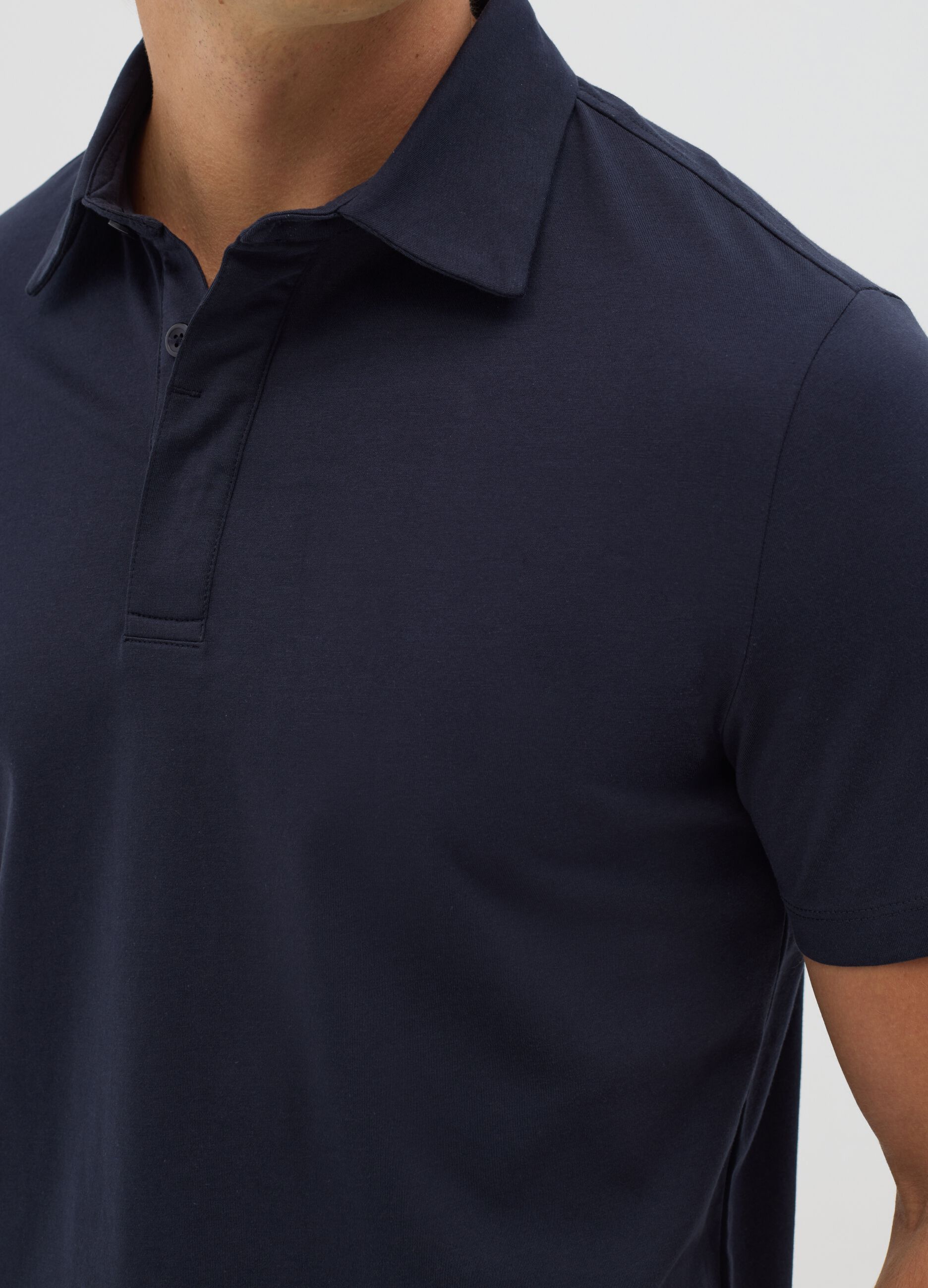 Polo blu in tessuto tecnico 
