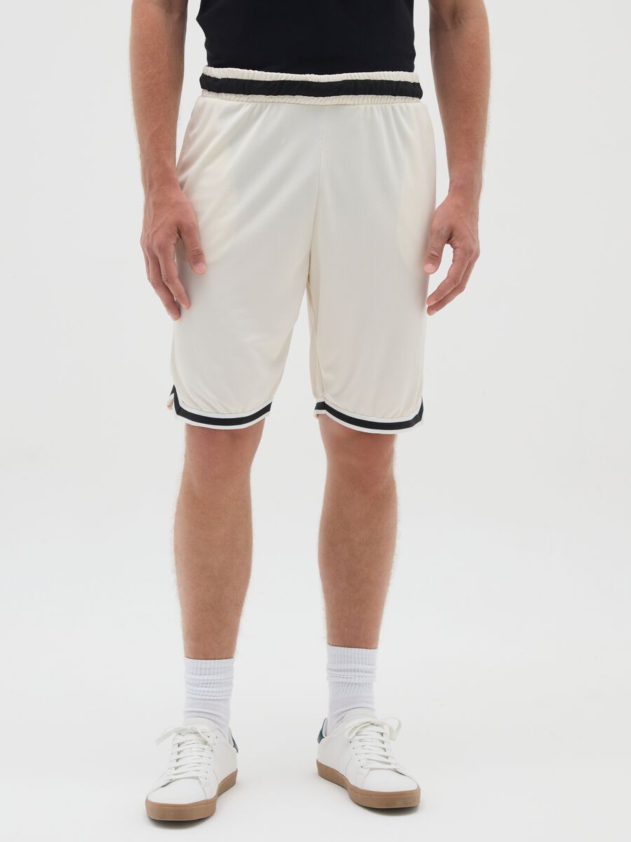 Men's white regular fit fabric shorts_1