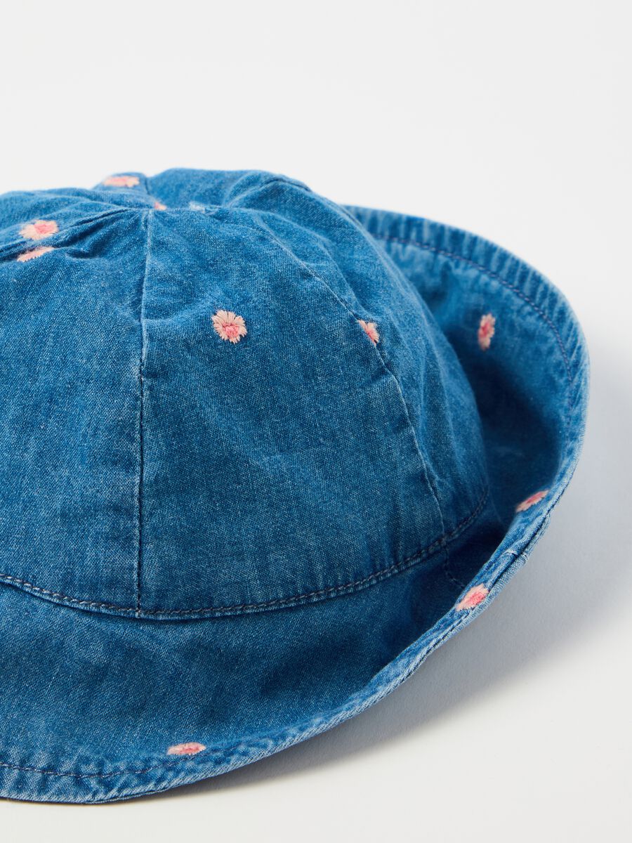 Fishing hat in denim with small flowers_1