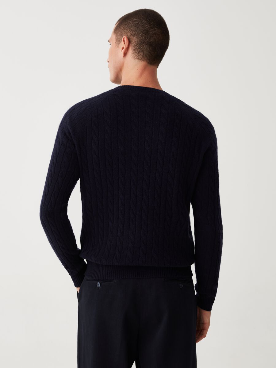 Pullover in cashmere con lavorazione a trecce_2