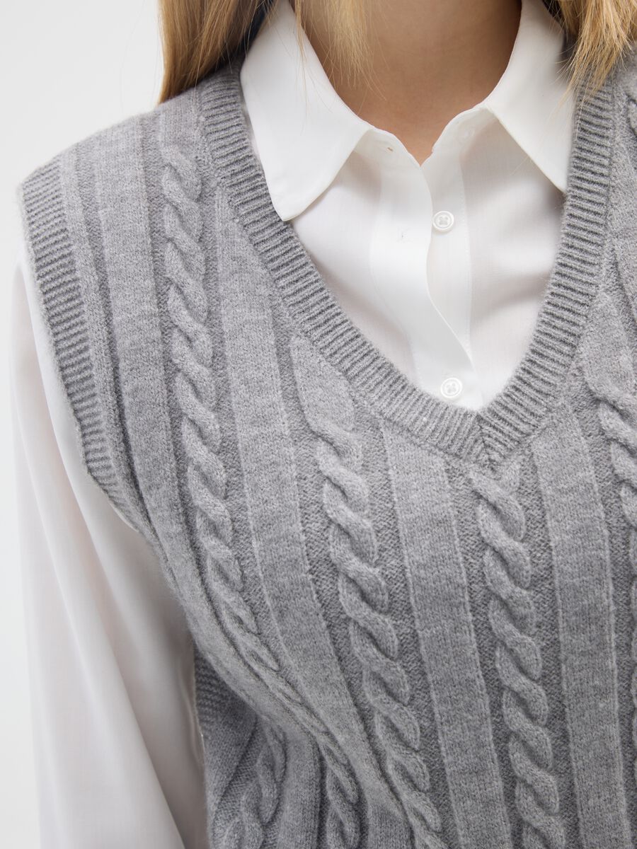 Grey regular fit cable knit vest_3