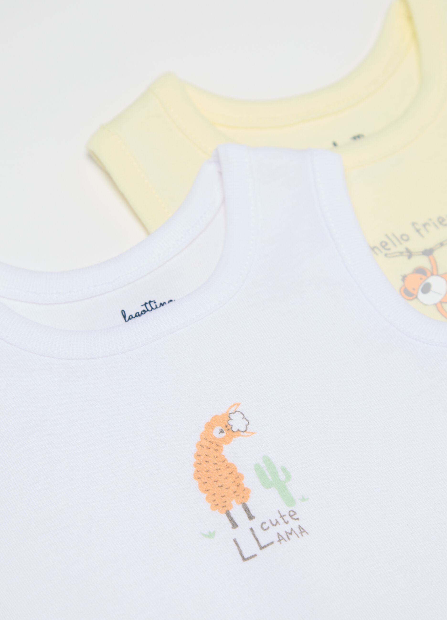 Three-pack white and yellow bodysuits in organic cotton with print