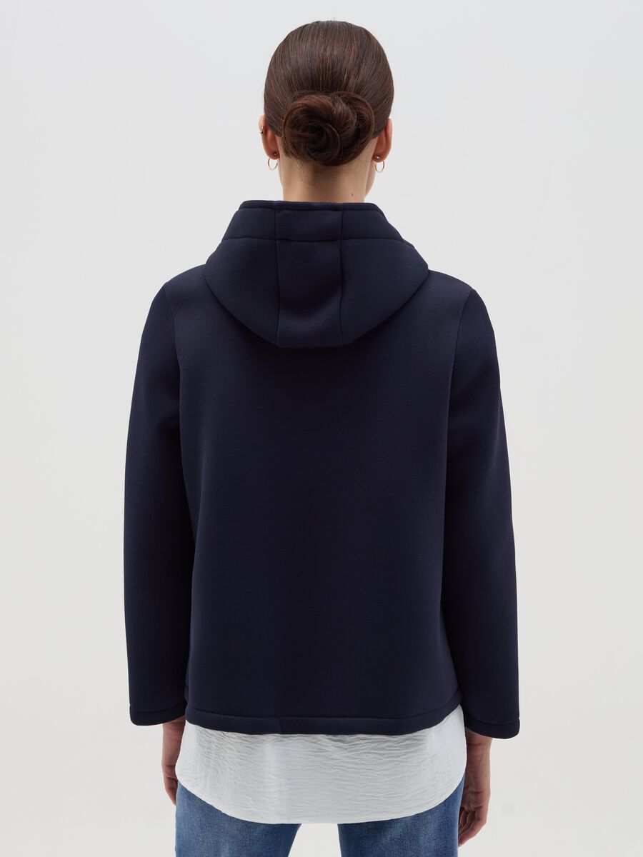 Short jacket with hood and buttons_3