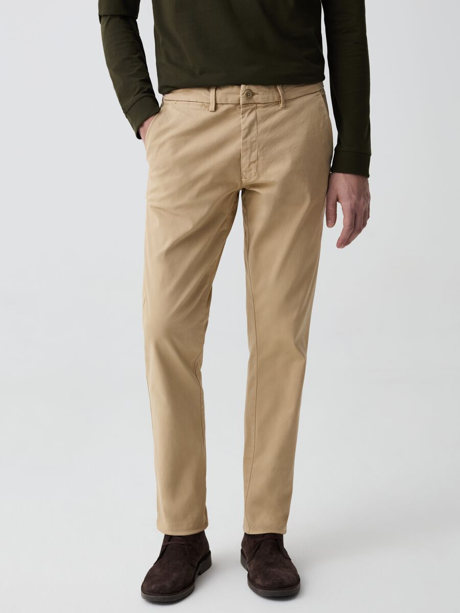 Pantalone chino slim fit in cotone stretch_1