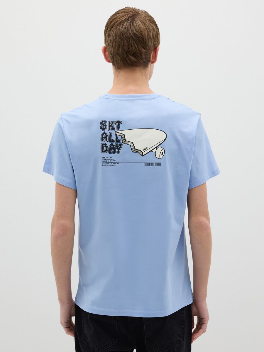 Light blue T-shirt with skateboards print_3