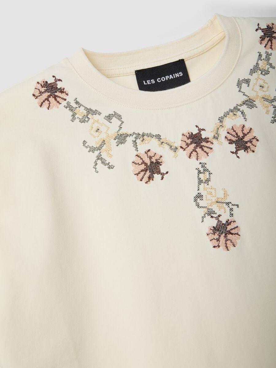 Sleeveless white cotton blend regular fit t-shirt with embroidery_5