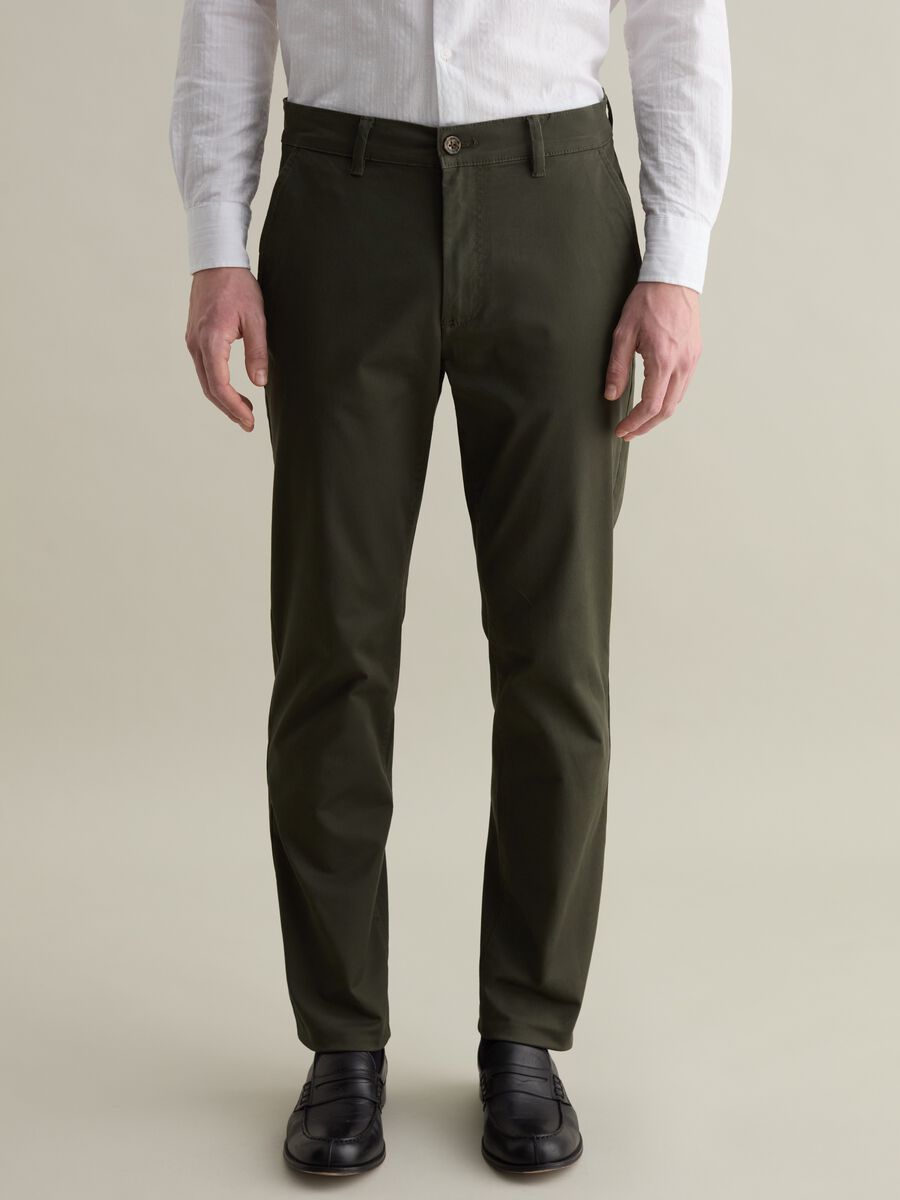 Slim-fit chinos in stretch twill_1