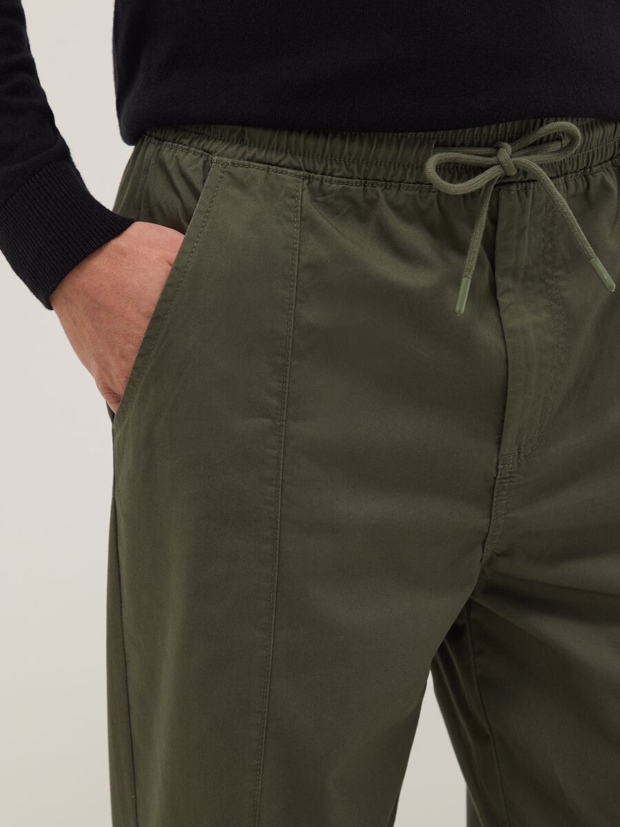 Pantaloni chino in puro cotone verde slim fit_3