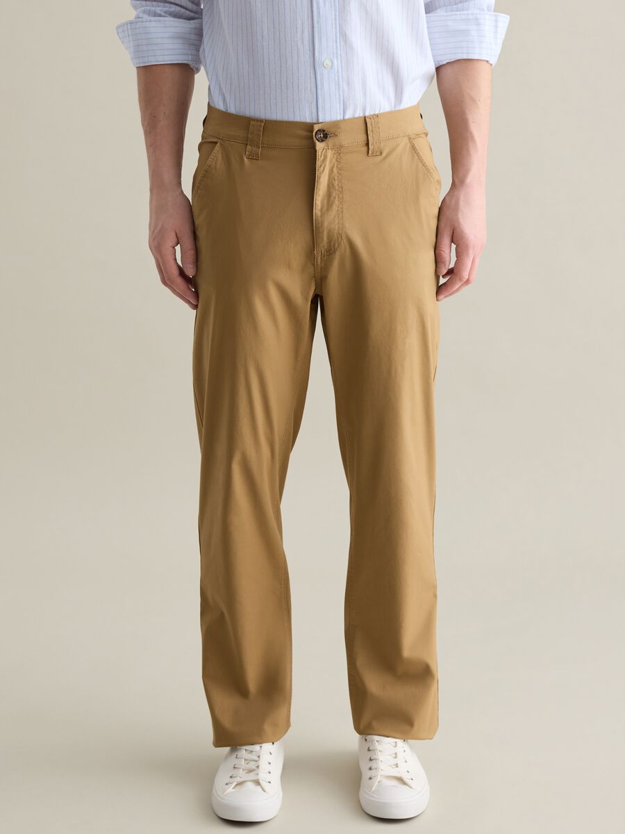 Beige chino trousers in stretch cotton with pockets_1