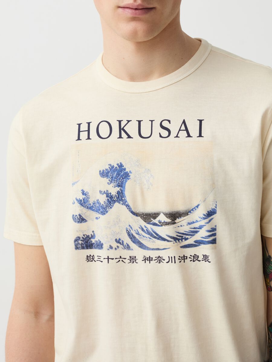 T-shirt with print of the Great Wave of Hokusai by Kanagawa_2